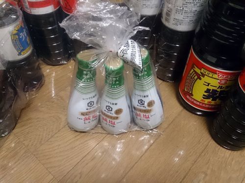 わっちから、減塩醤油。